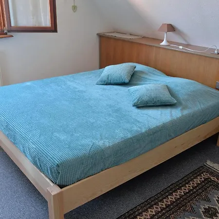 S'harzala Bis アパート